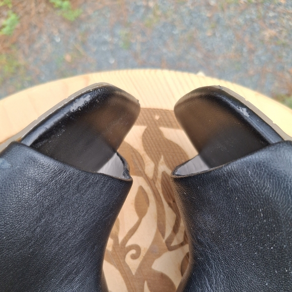 Kenneth Cole Reaction Top Notch Black Leather Peep Toe Stacked Heel Mules **READ - Picture 4 of 11